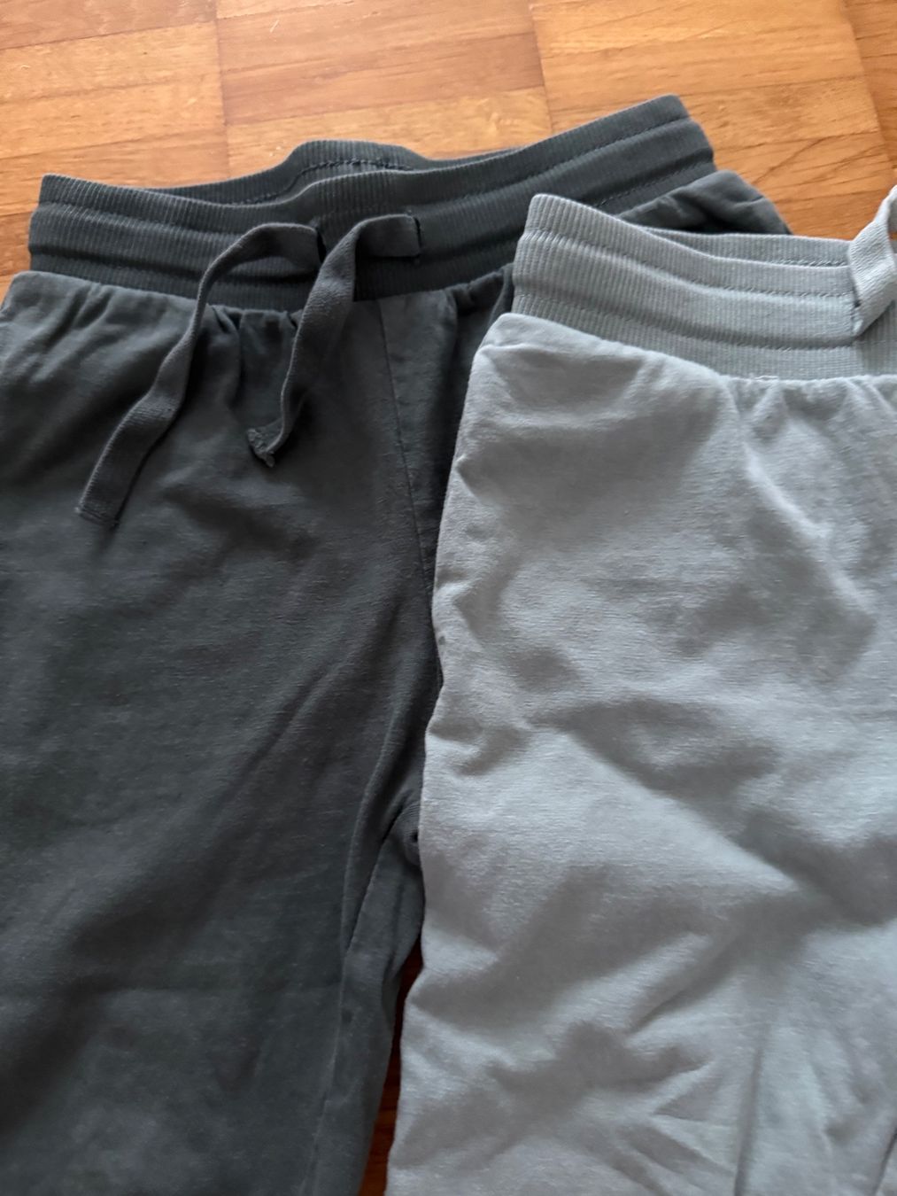 H&M Hosen: H&M Stoffhose Gr 104 – Gebraucht aus Richterswil von Eunoia85 1