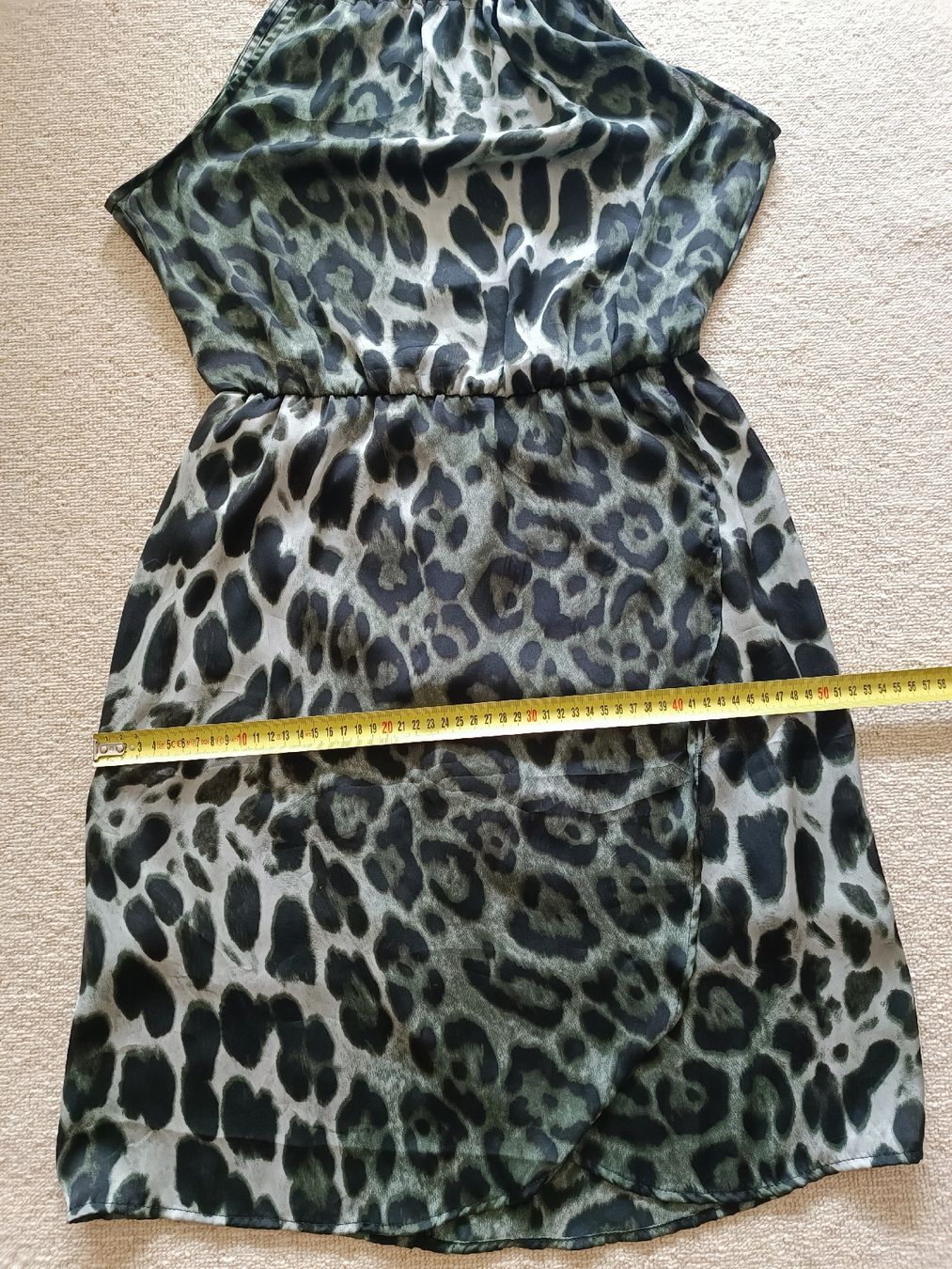 Kleider: Kleid mit Leopardenmuster, Wickelstil 42 – Gebraucht aus Wallisellen von C_DM 5