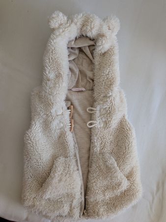 Flauschige Kinder-Weste mit Kapuze mit Öhrchen, Grösse 98