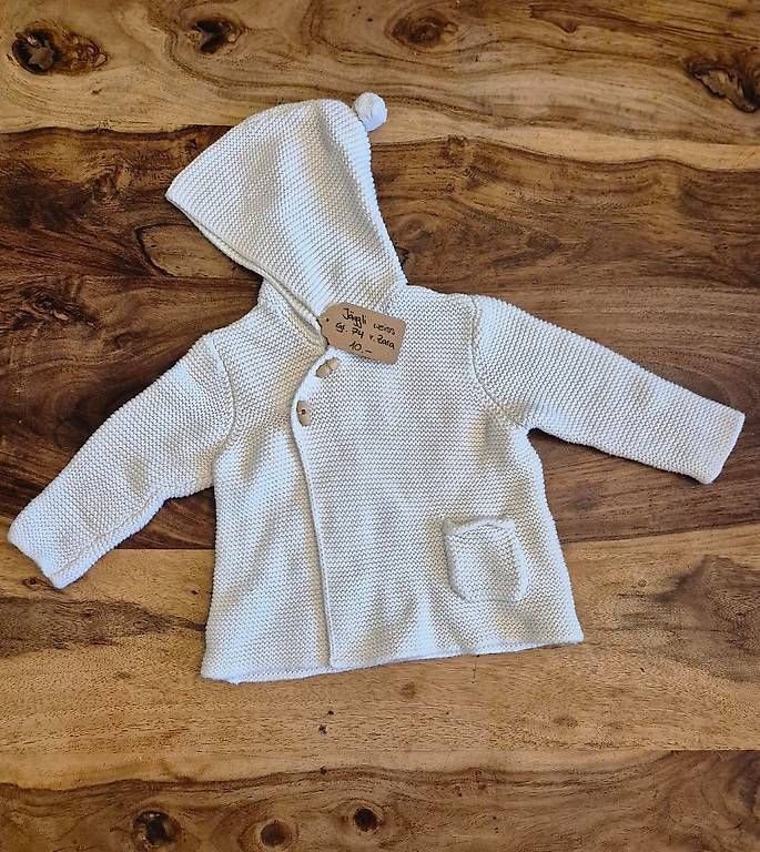 Giacche & Cappotti: weisse Strickjacke Grösse 74 – Usato da Bremgarten AG venduto da Noii 1
