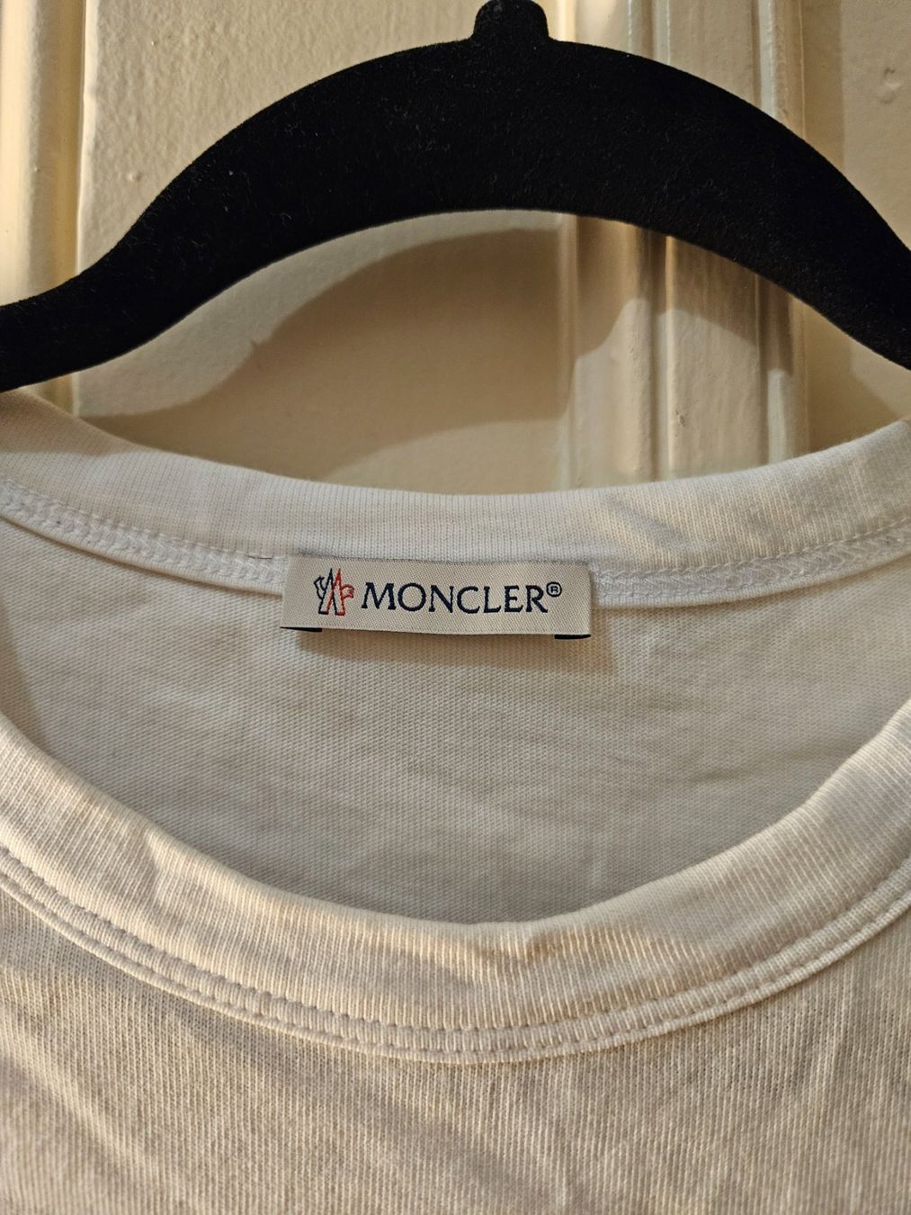 Moncler T-shirt: T-shirt Moncler – Usato da Genève venduto da anj_r2wx 1