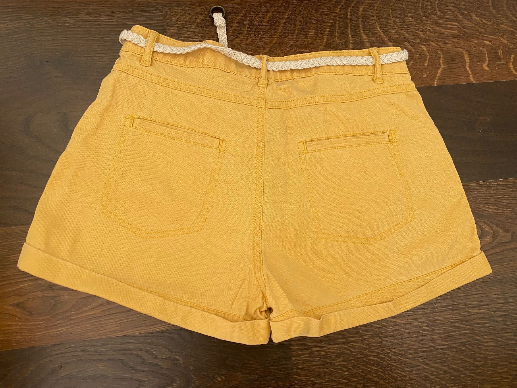 Pantaloni: Short jaune, taille 36 – Nuovo (secondo la descrizione) da Versoix venduto da coul-raoul 1
