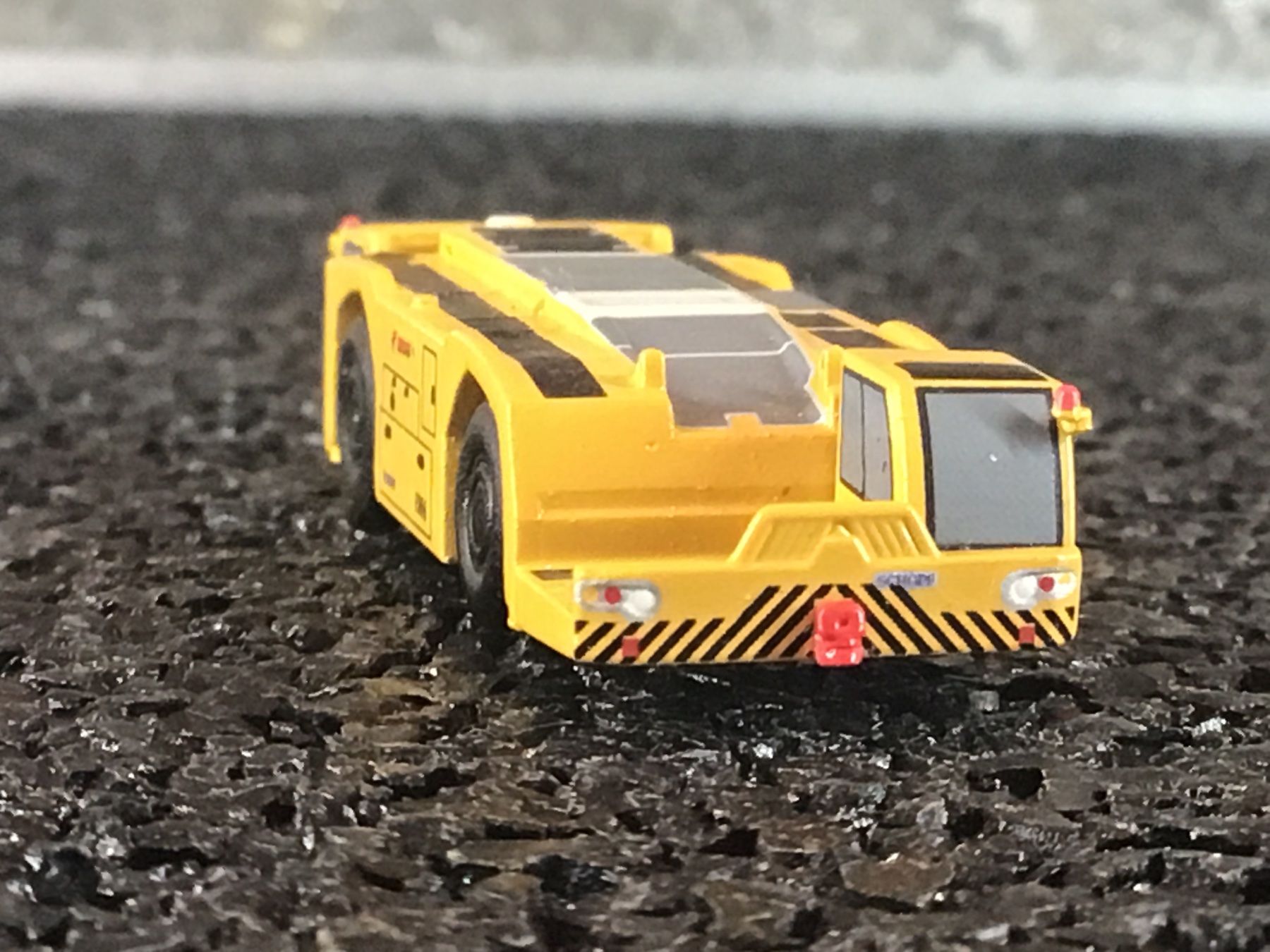 Kit di modellismo & Modellini statici: SICHERHEIT VON  FLUGHAFENSCHLEPPERN – Usato da Männedorf venduto da Spezial-Modelle 3
