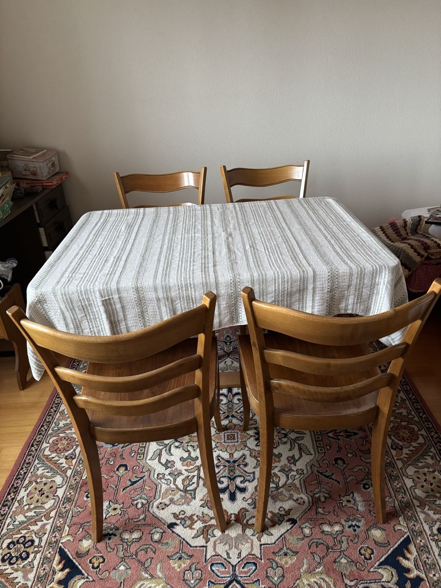 Set di tavolo e panche: Esstisch mit 6 Stühlen aus Holz – Usato da Kandergrund venduto da L.o.01 1