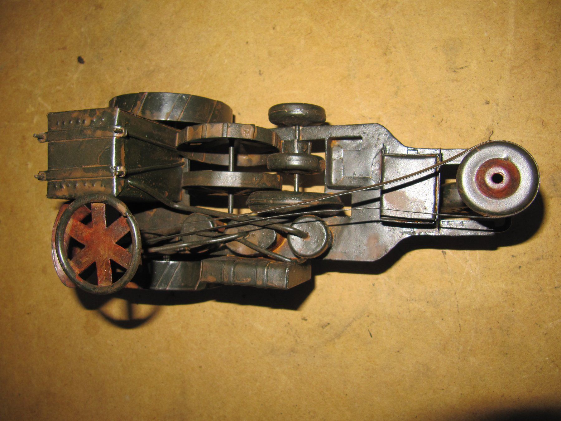 Modellini d'auto: altes Modellauto aus Blech mit Gravur – Usato da Basel venduto da stefan4057 4