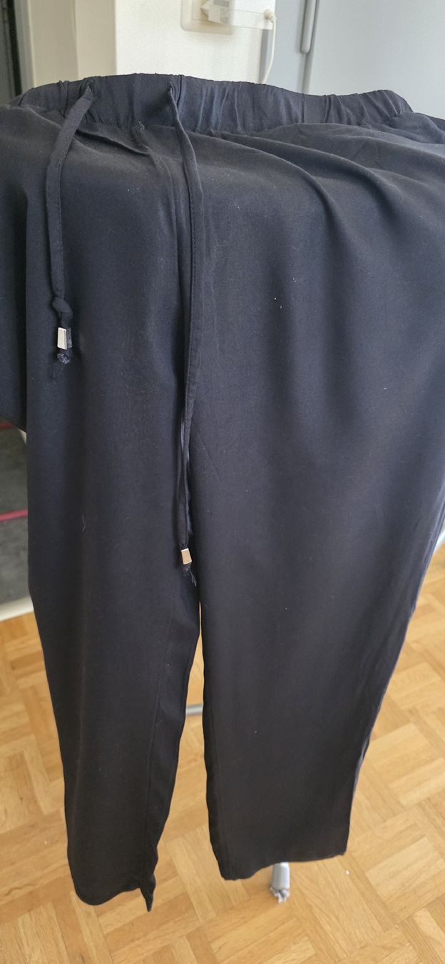 Pantaloni: Pantalon fluide Eté noir – Usato da Yverdon-les-Bains venduto da van_dq65 7