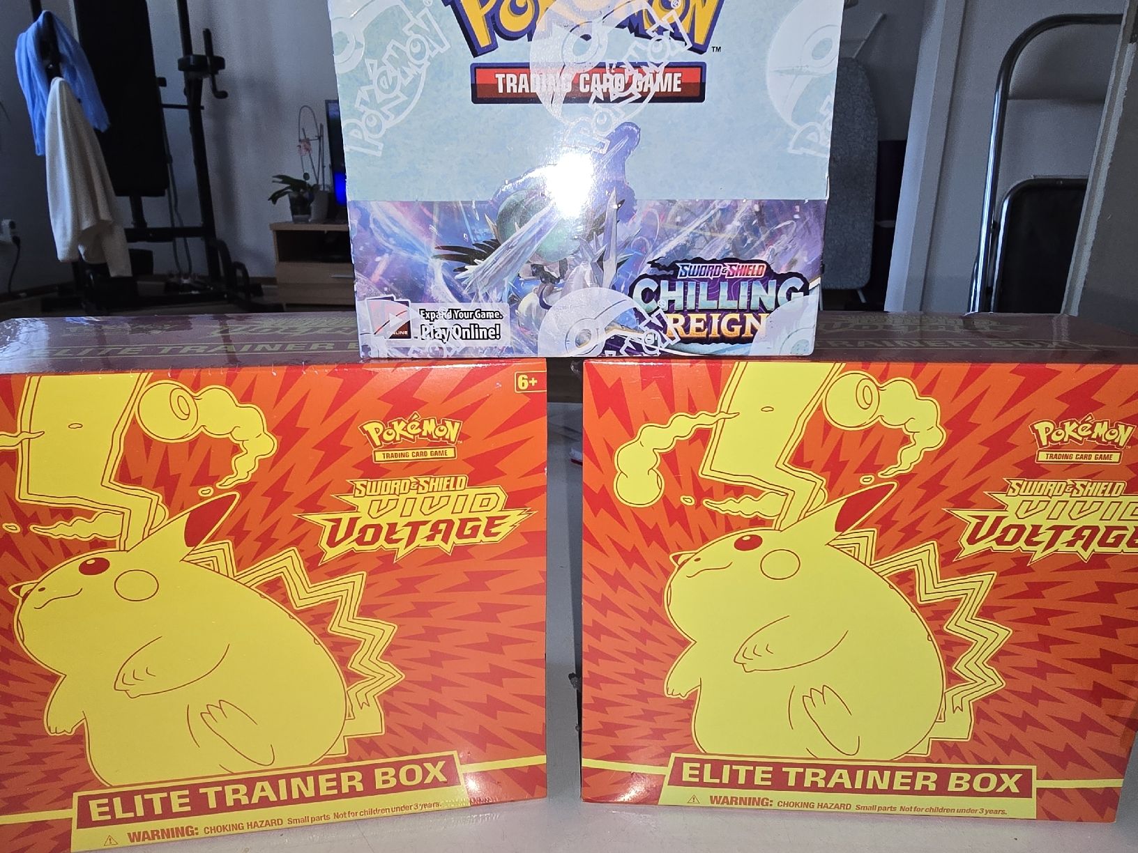 Pokémon Sammelbilder & Trading cards: Verkaufe 1 Display und 2 ETBs – Neu und originalverpackt aus Kreuzlingen von ana_nk62