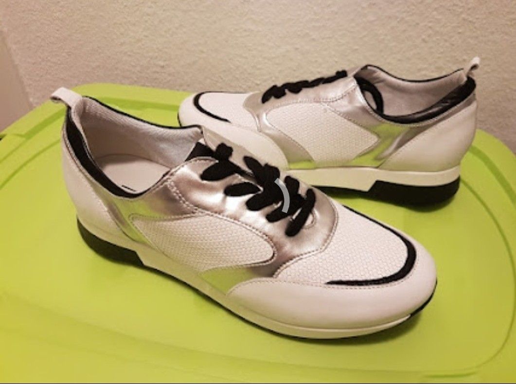 Damenschuhe: Leder Sneakers – Neu (gemäss Beschreibung) aus Wislikofen von Ana.Gomes