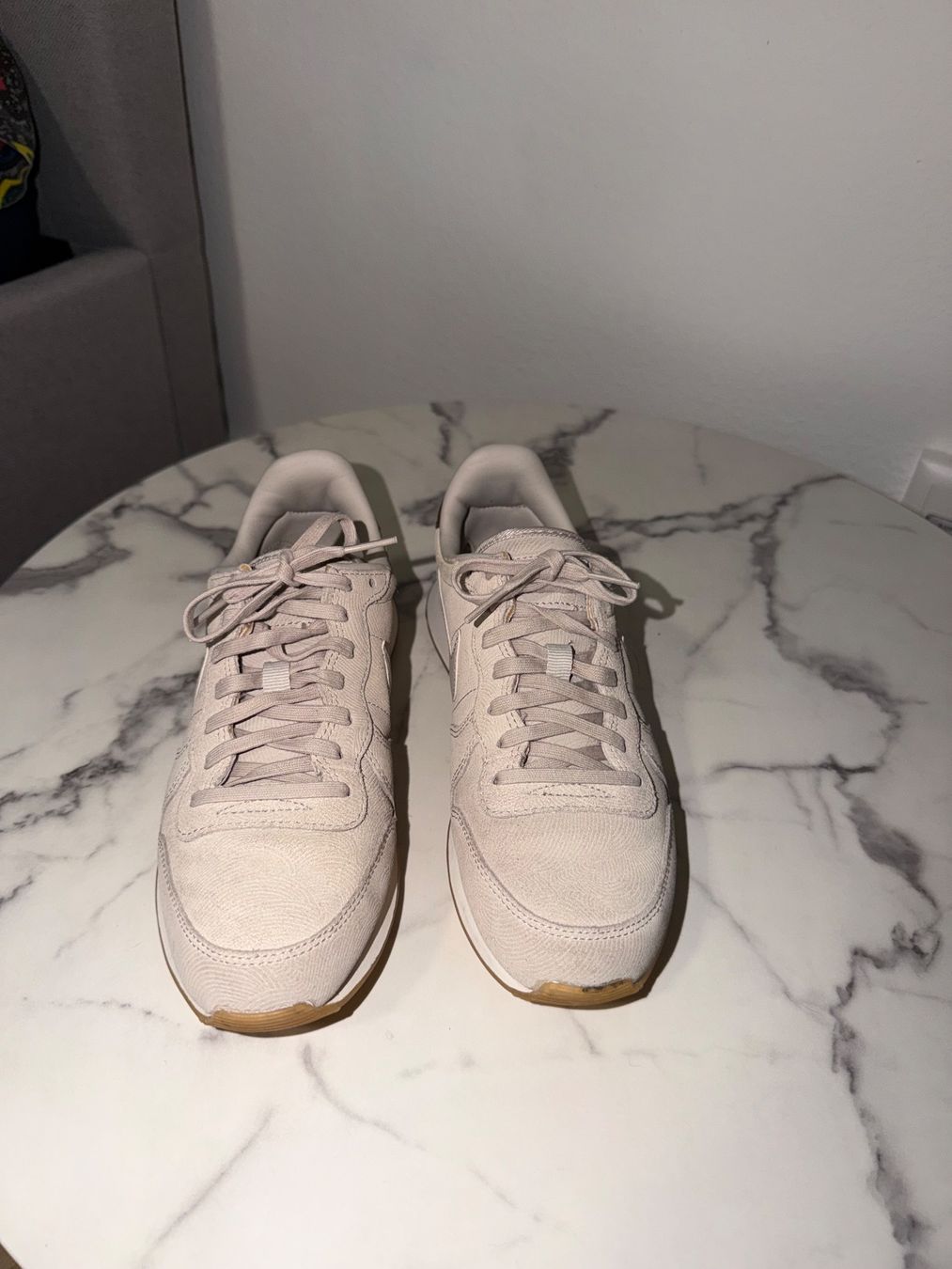 Nike Scarpe da donna: Nike Damenschuhe Grösse 37,5 beige – Usato da Ittigen venduto da zaf_6sy9 1