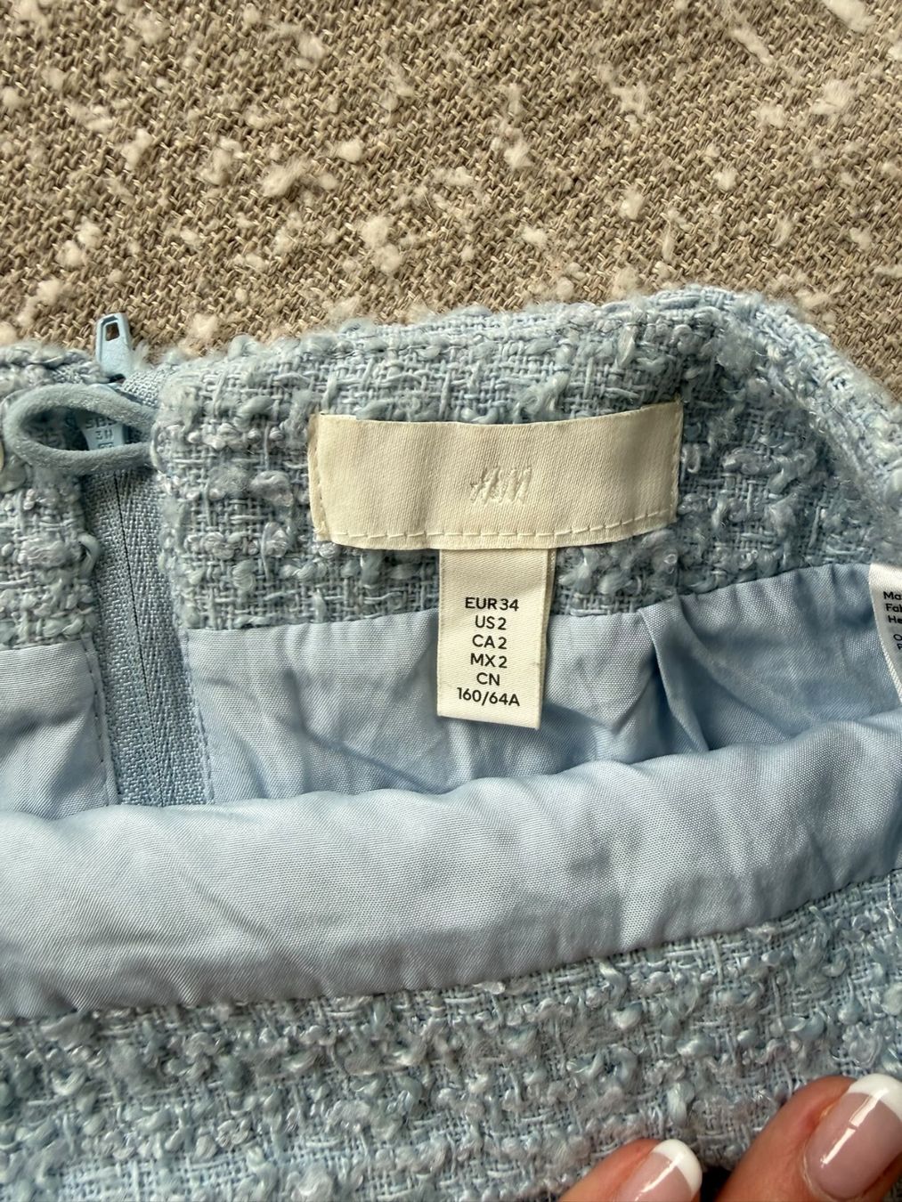 H&M Röcke: Light blue bouclé mini skirt. – Gebraucht aus Zürich von marthalberini 3