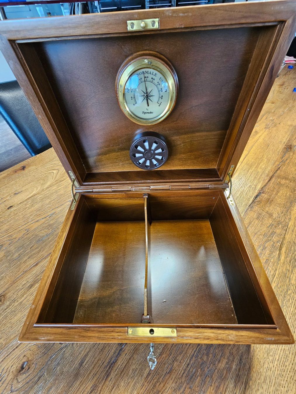 Humidor aus Holz mit Hygrometer und Schlüssel (Gebraucht) in Hettiswil ...