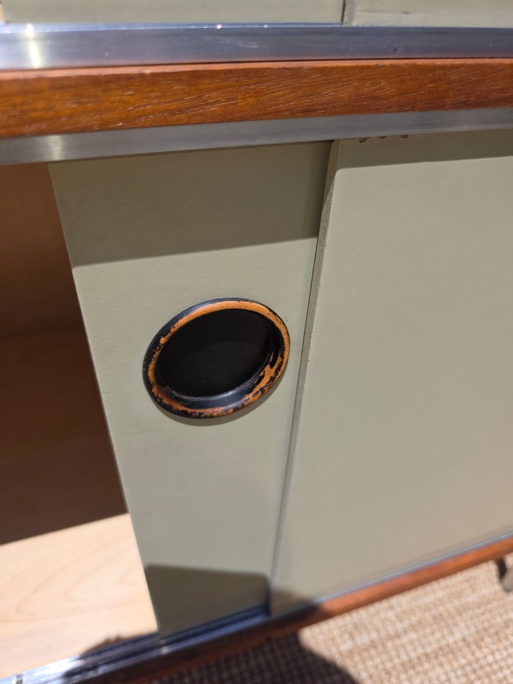 Thut Kommoden: Kurt Thut   Sideboard "Schiebetürkorpus 943" – Gebraucht aus Haslen AI von Vintagelix 2