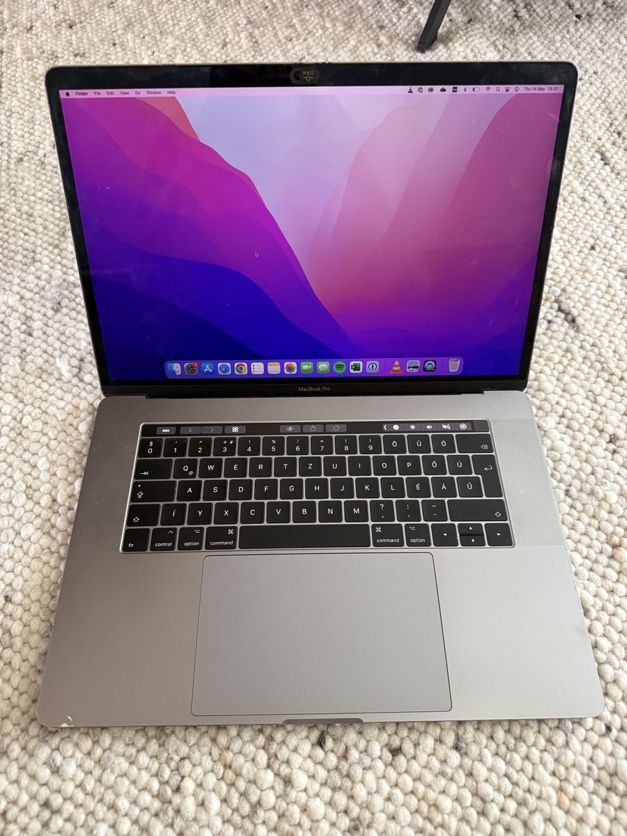 Apple Notebook: MacBook Pro 15", Space Grau, 256 GB SSD – Usato da Lenzburg venduto da Reniss_