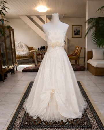 Neues Brautkleid Elfenbein Limited Edition + Accessoires