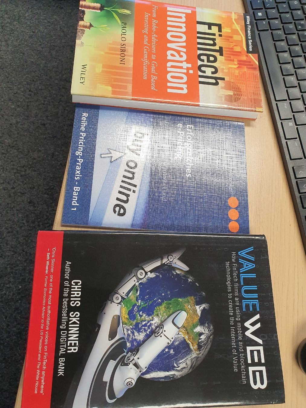 Bücher: 3 Fintech Bücher: Value Web, Innovation, Buy Online – Gebraucht aus Muri AG von Jeromia