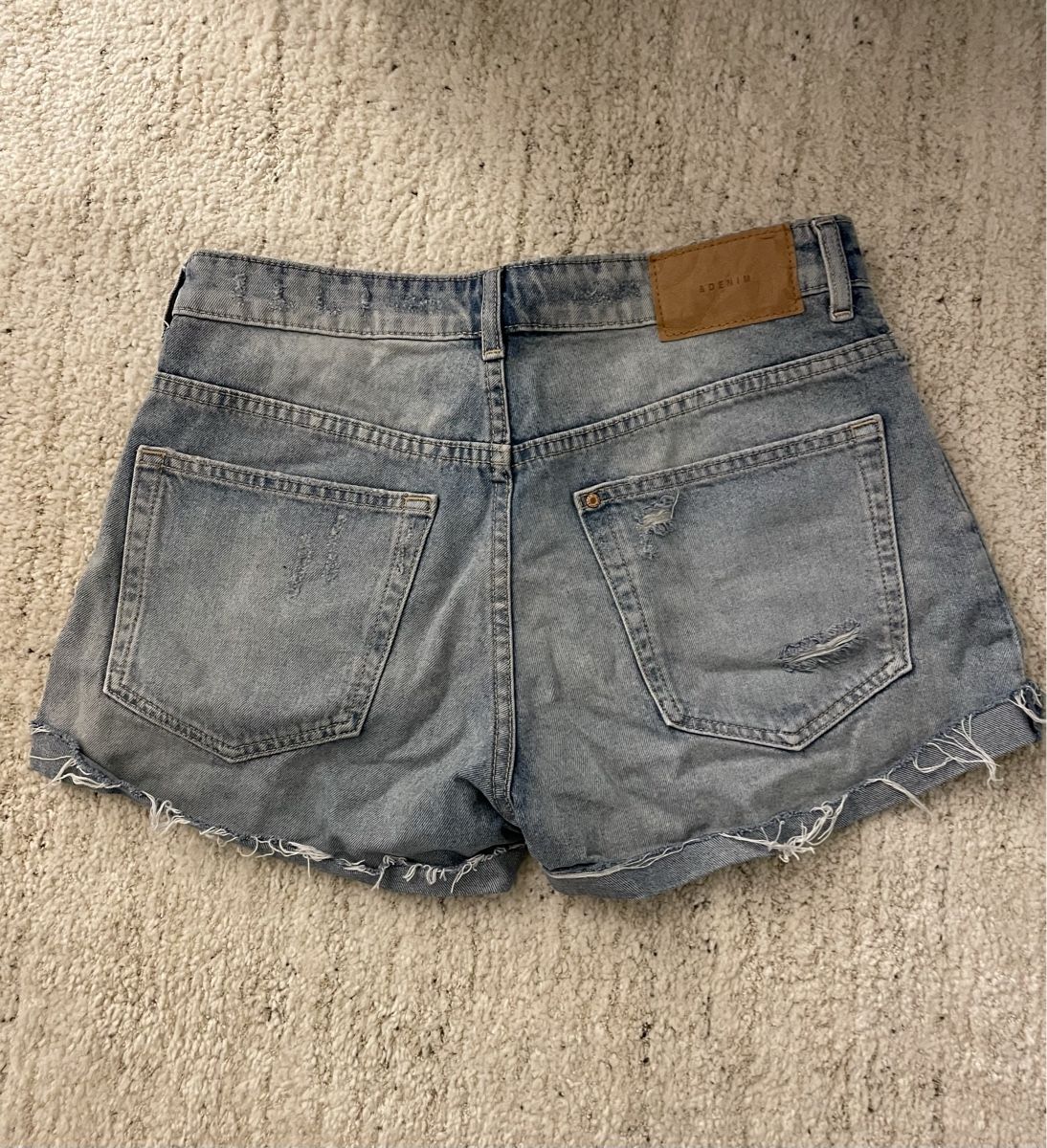 H&M Jeans: Sommer Shorts Damen – Usato da Chur venduto da buc_6tcp 1