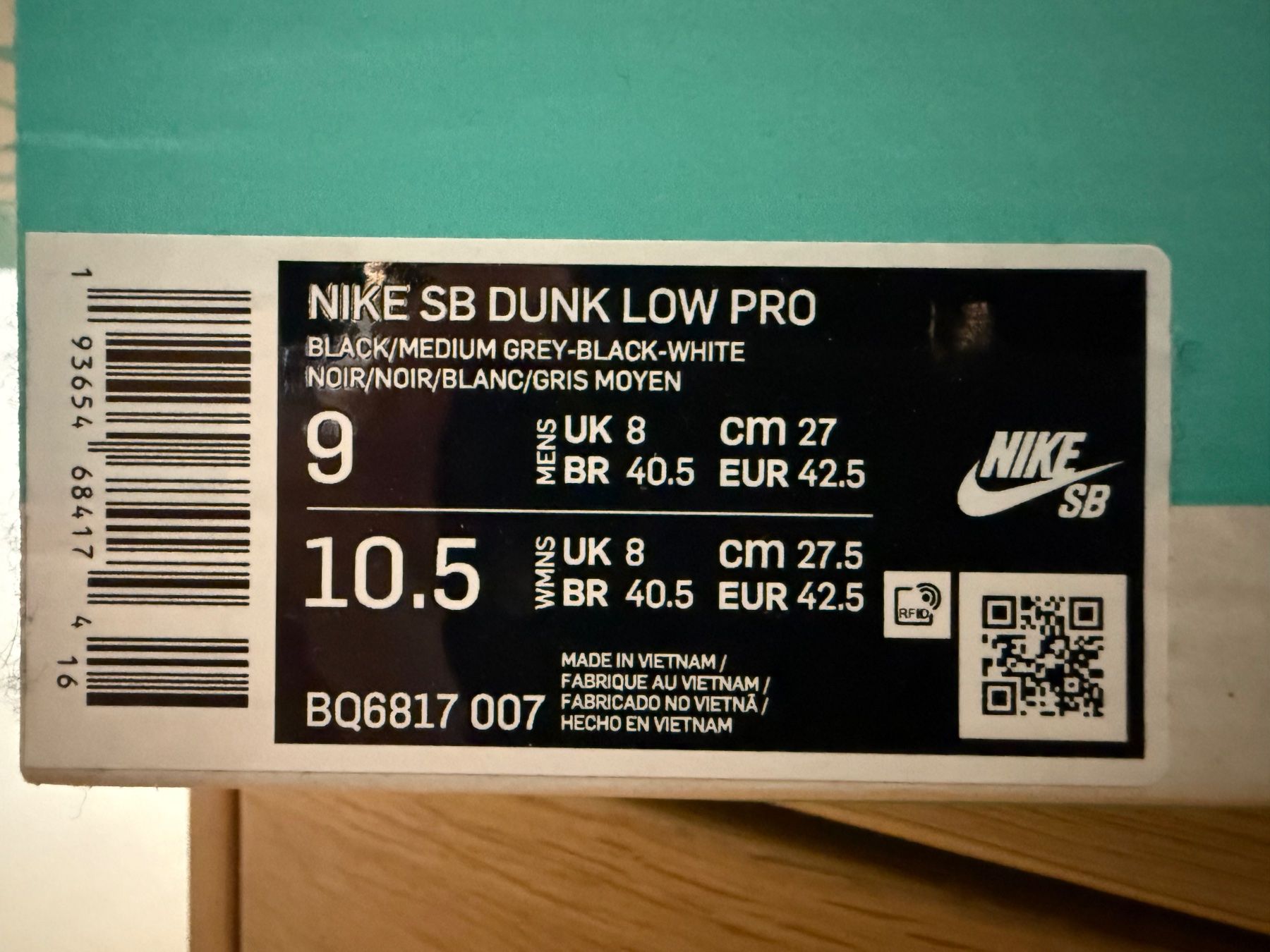 Nike Scarpe da uomo: Nike SB Dunk Low Pro, Grösse 42.5 black, grey & white – Usato da Basel venduto da Rouge. 9