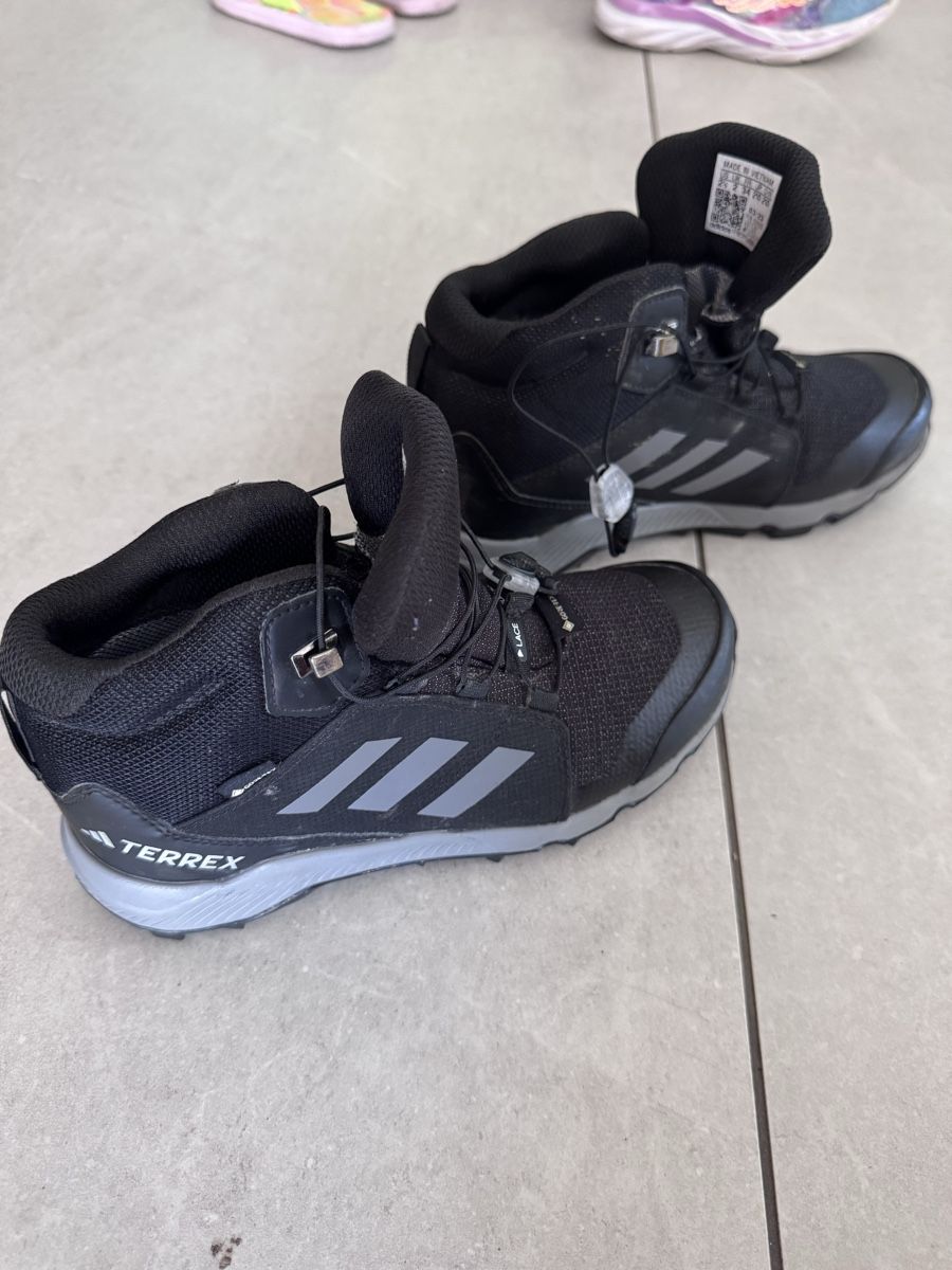 Adidas Schuhe für Jungen: Wanderschuhe Kinder von Adidas – Gebraucht aus Zürich von rak_t2vf 2