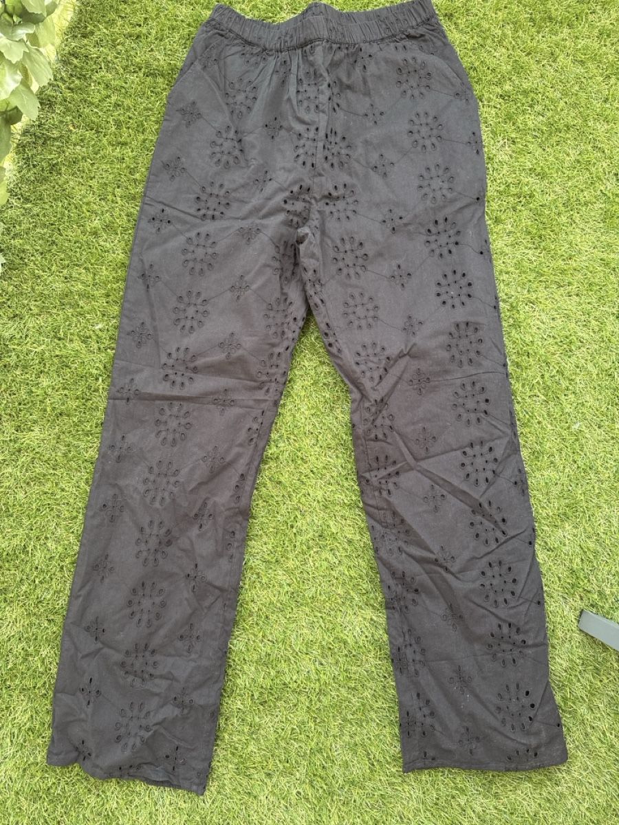 Etam Pantaloni: Pantalon Etam noir motif fleurs  – Nuovo e nell'imballaggio originale da Crassier venduto da GGblue23515 2