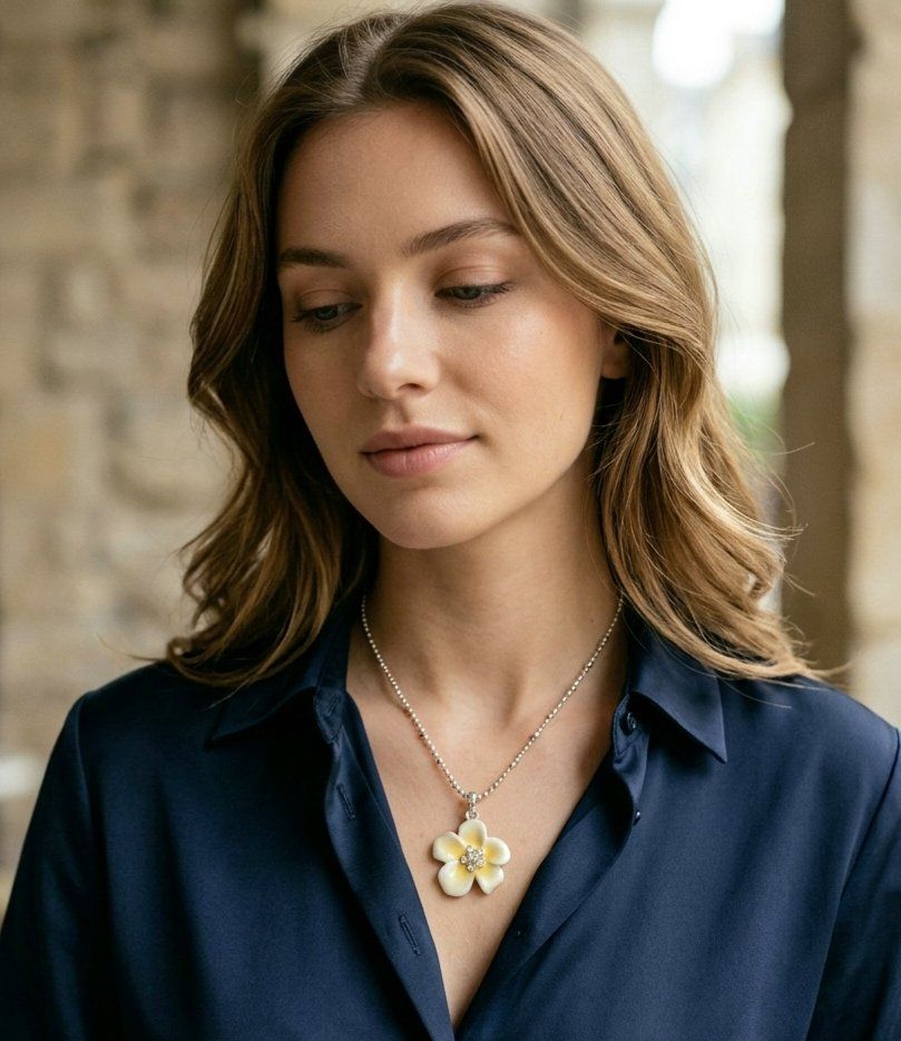 Colliers: Designkette mit Blumenanhänger - A&C neu – Neuf avec emballage d'origine à Uetikon am See par Springdream 1