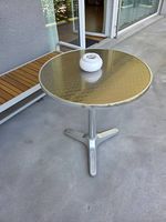 Tisch aus Chromstahl, gebraucht, 75cm hoch, 60cm Durchm.