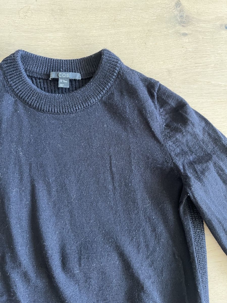Cos Maglioni & Felpe: COS Wollpullover, dunkelblau, Grösse S – Usato da Pfäffikon SZ venduto da humming-bird 3