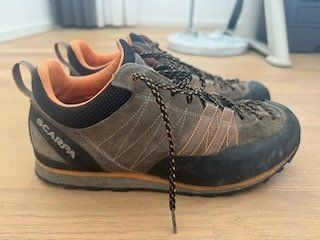 Scarpa Scarpe da uomo: Scarpa Crux Zustiegsschuhe, grau, Gr. 44 – Usato da Oberwil b. Zug venduto da ale_rp9r 1