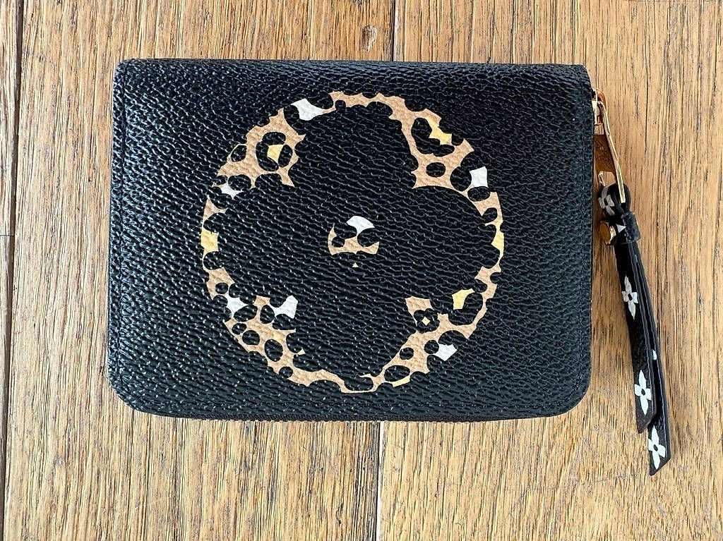 Louis Vuitton Portafogli: Original LOUIS VUITTON Monogram jungle Zippy Wallet – Nuovo (secondo la descrizione) da Fehraltorf venduto da Swisscollector 2