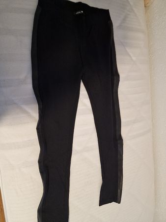Schicke, schwarze Highwaist Hose mit Lederstreifen, L