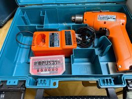 Makita 6012D Akku-Bohrmaschine komplett im Koffer + Bitset