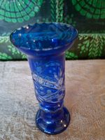 Kleine Vintage, blaue, böhmische Glasvase mit Schliffmuster