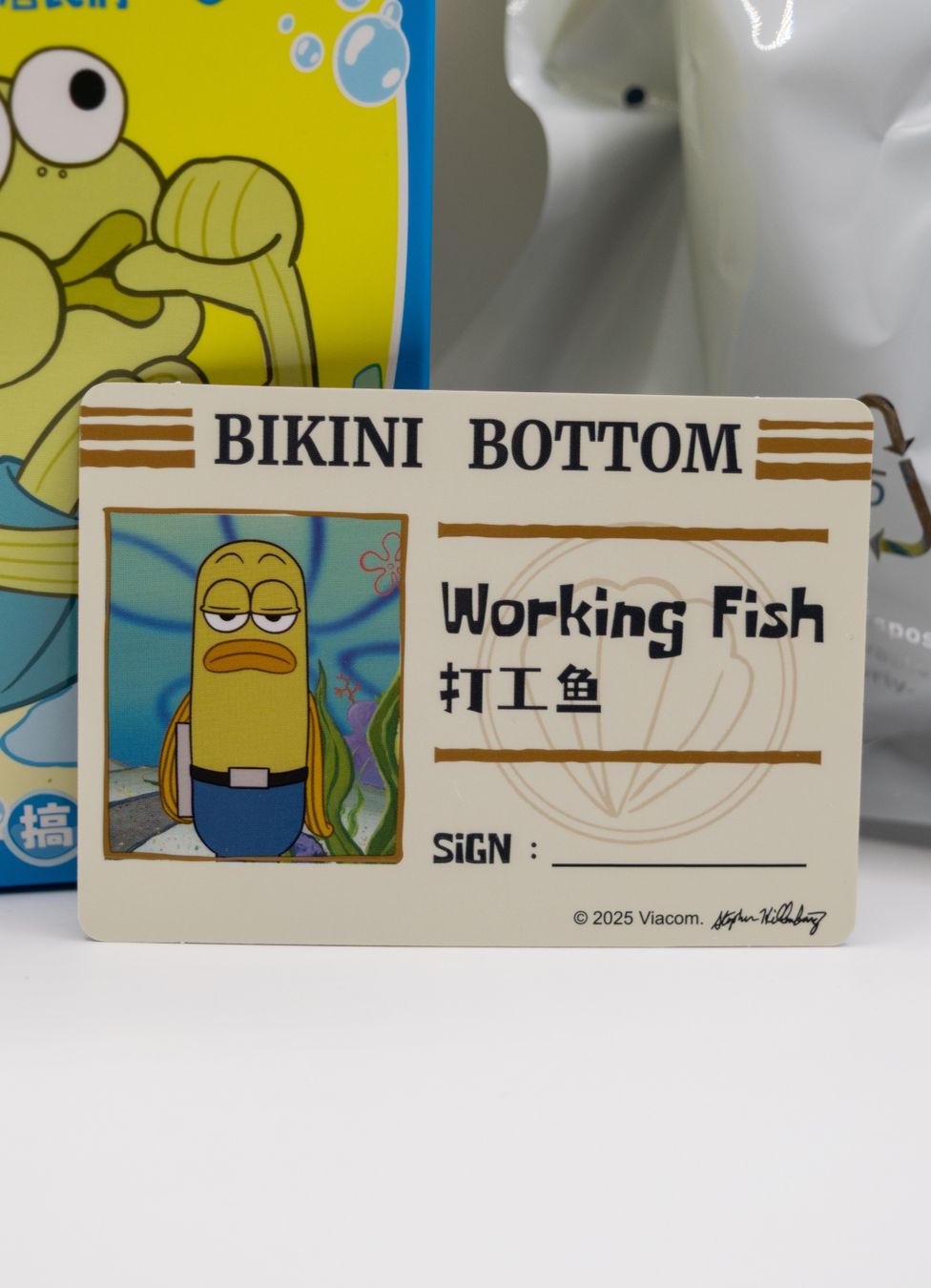 Pop Mart Statuette: POP MART Bikini Bottom Buddies Plush Pendant WORKING FISH – Nuovo e nell'imballaggio originale da Belmont-Lausanne venduto da HausPopCharm 1