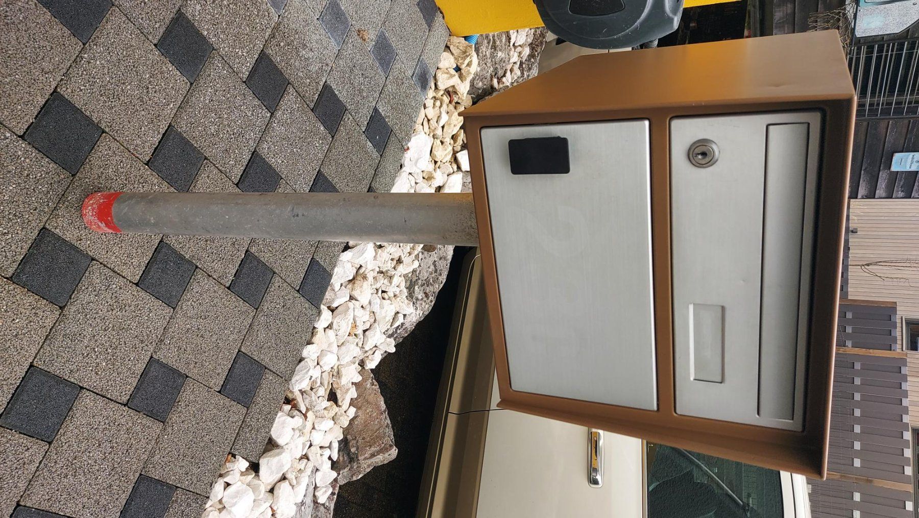Altro per la casa: Briefkasten mit Fuss – Usato da Biberist venduto da 71stang 1
