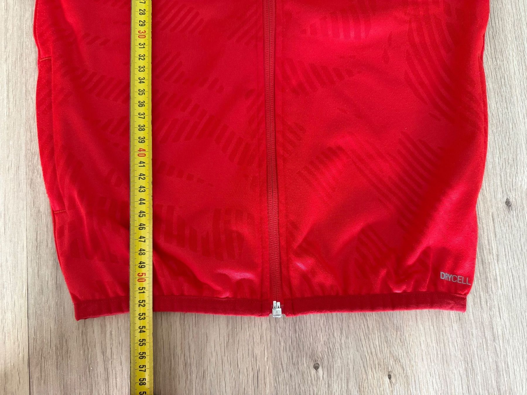 Giacche: Schwarz-rote Puma Trainerjacke Grösse 140 – Usato da Oberburg venduto da Serbus 2