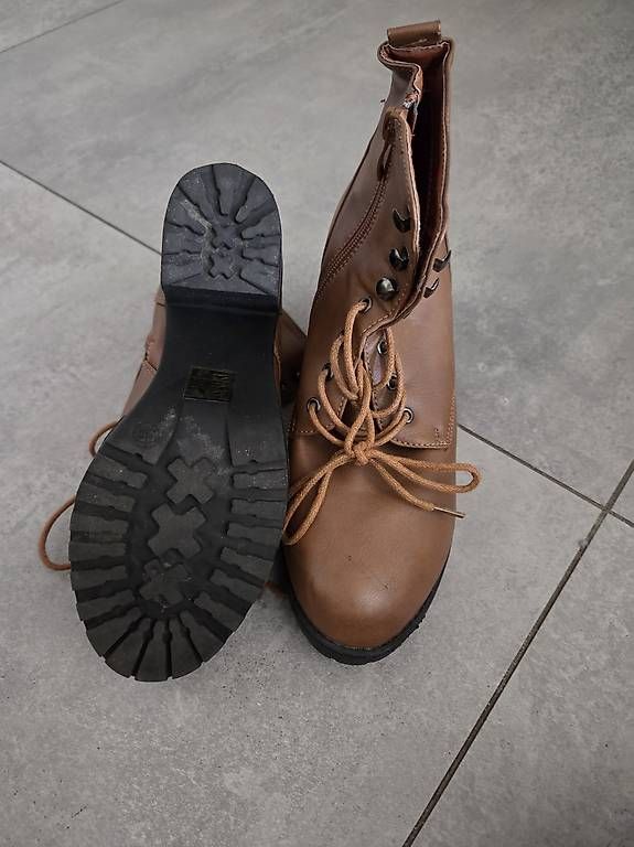 Scarpe da donna: Stivaletti tacco donna  – Usato da Bellinzona venduto da lus_lyb5 1