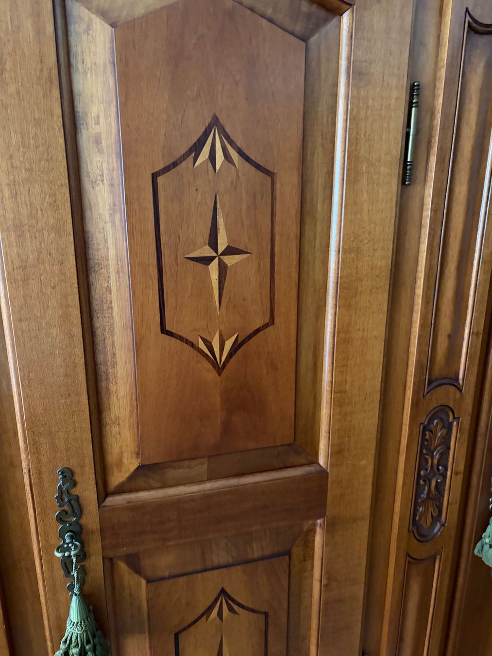 Armadi: Bodenseeschrank aus Kirschbaum mit Intarsien – Usato da Zuerich venduto da Daniel020 3