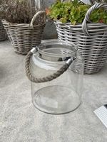Windlicht aus Glas mit Seilgriff 