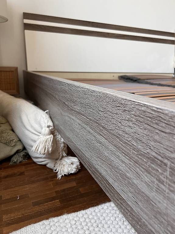 Lits: Bett 200/180 - Holz - Gratis – D'occasion à Glattpark (Opfikon) par yannik7591 2