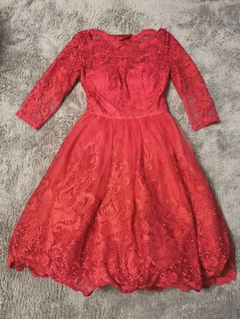 Robe dentelle rouge t.36 neuve