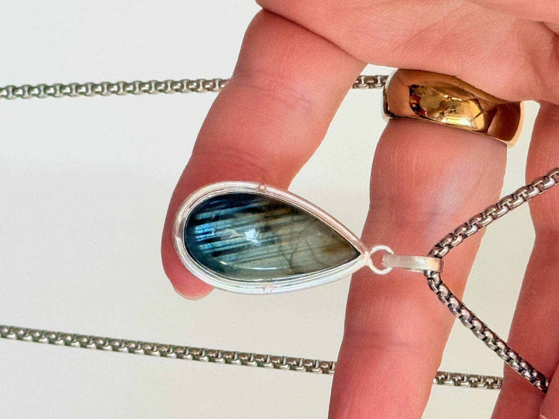 Catenine: Collier pendentif larme en labradorite élégant – Nuovo e nell'imballaggio originale da Genève venduto da AWWA 5