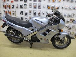 Honda VFR750F 1987 Oldtimer 60kW recht schöner Zustand