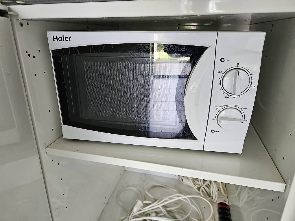 Appareils de cuisine: Kleine Mikrowelle Gratis – D'occasion à Zürich par schauwem