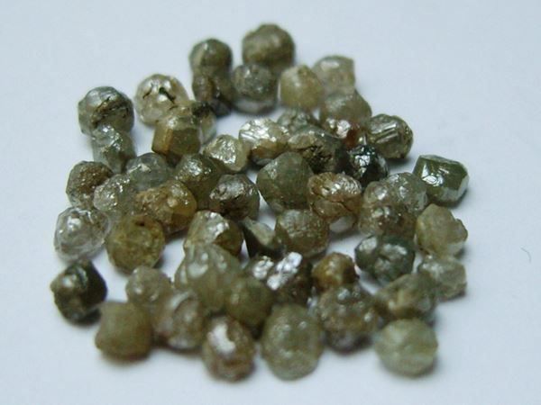 6 carats de diamants naturels bruts 2