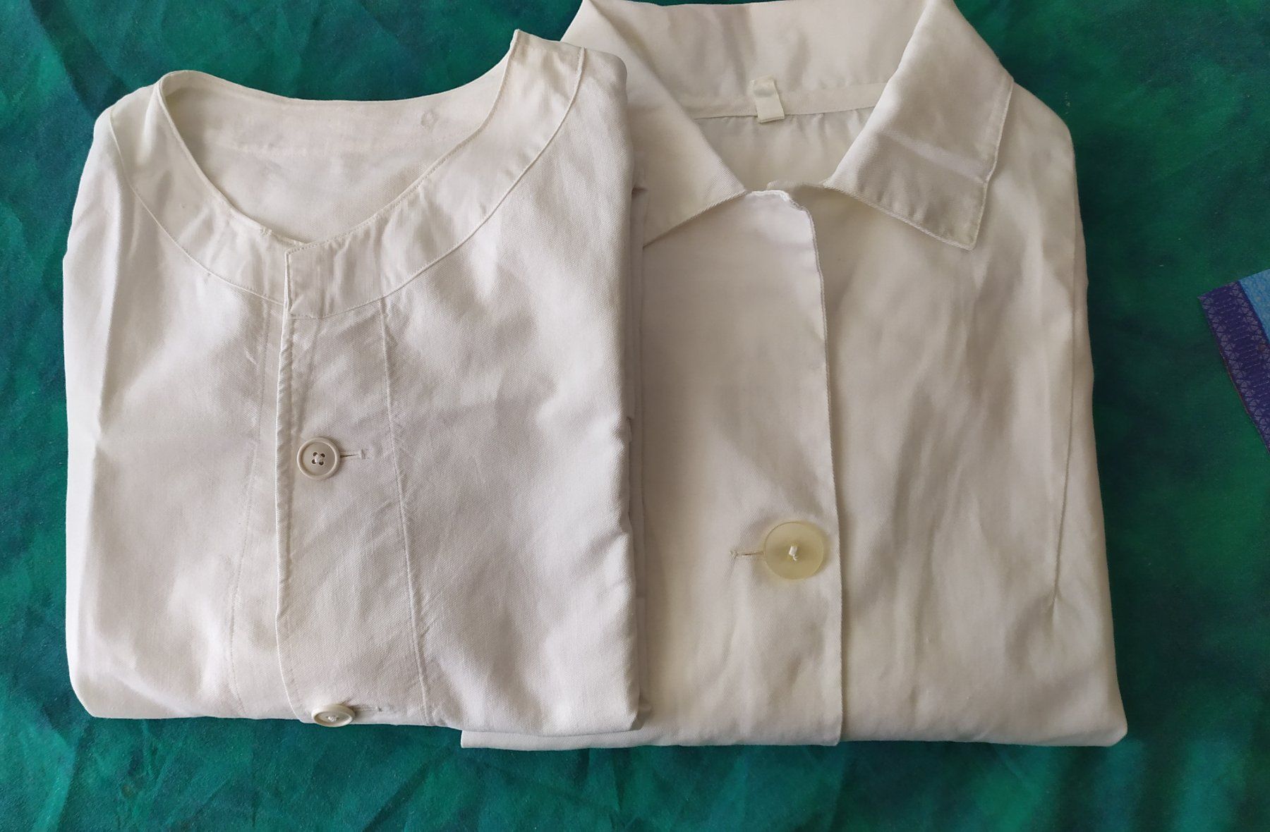Altro per Abbigliamento & Protezione sul lavoro: 2 vieilles blouses de médecin – Usato da Chezard St-Martin venduto da Loucail