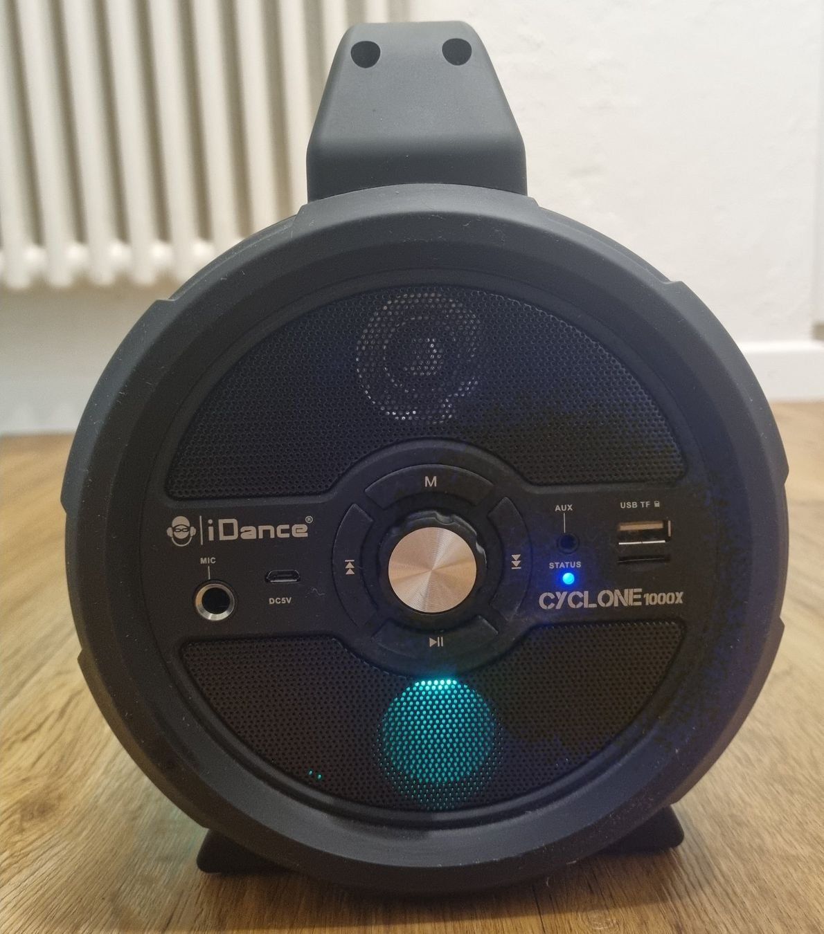 Casse acustiche: Haut-parleur/boxe Cyclone 1000x avec lumière et micro – Usato da Delémont venduto da elena_neuhaus 1