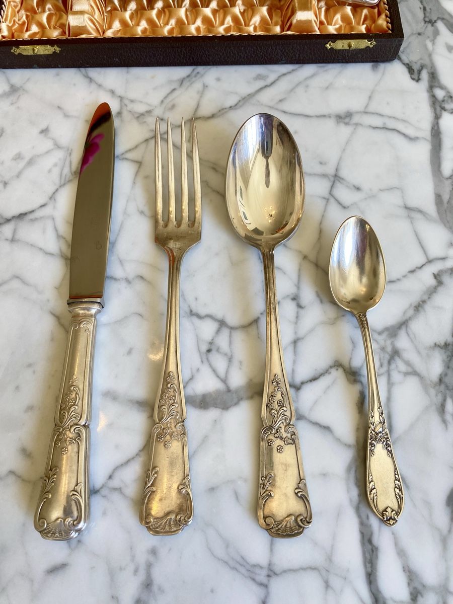 Set di posate: Ménagère complète en métal argenté – Usato da Genève venduto da Oscar-111 2