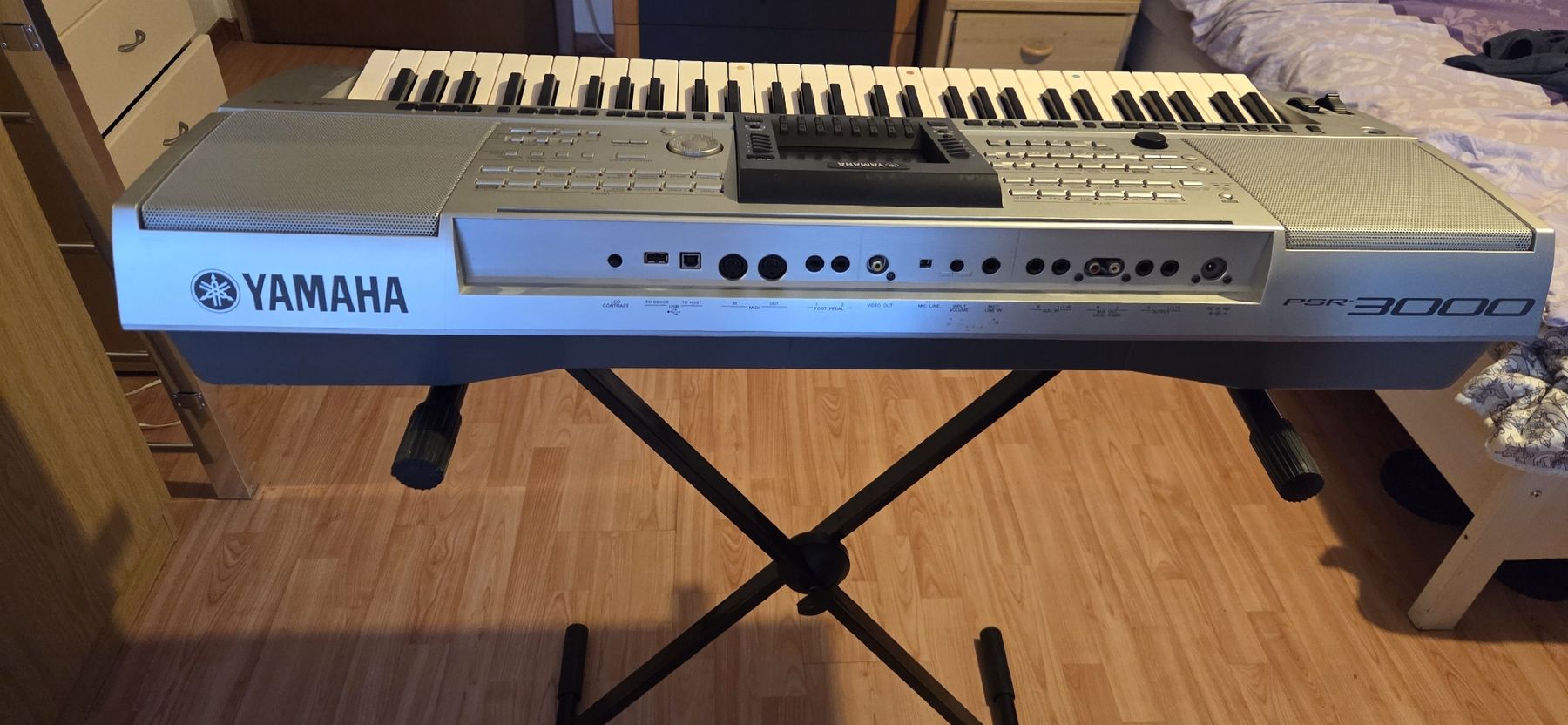 Yamaha Strumenti musicali: Yamaha PSR-3000 Keyboard  mit Ständer – Usato da Huttwil venduto da ser_gn9l 1