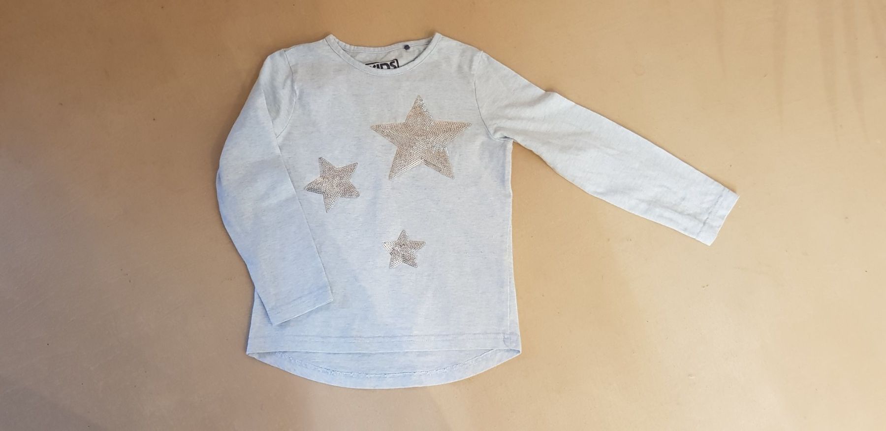 Maglioni & Felpe: Langarmshirt hellblau mit Sternen Gr. 110 – Usato da Dietikon venduto da grafad