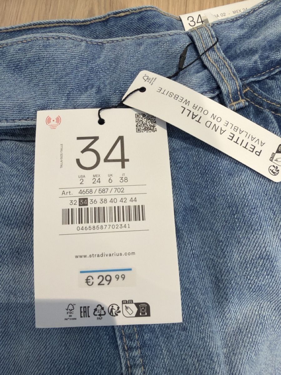 Stradivarius Jeans: Jeans Shorts Grösse 34 neu – Neu und originalverpackt aus Altstätten SG von Vvanessa_ 3