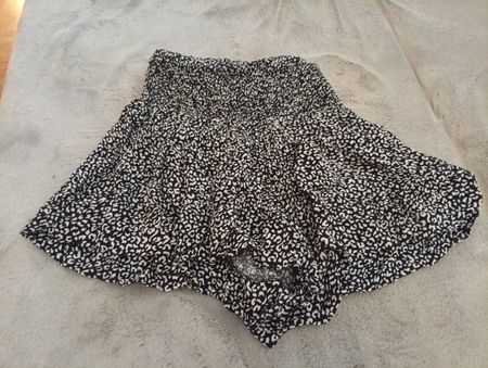 kurze Hose mit Rocklook Zebra schwarz weiss Grösse XS